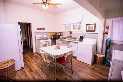 Image de Jeanette’s cozy 3 bedroom, easy walk to downtown!