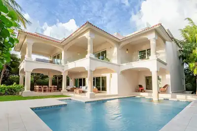 Image de Palacio del Mar: Spacious Beachfront 8br villa in Puerto Morelos with pool & Ac