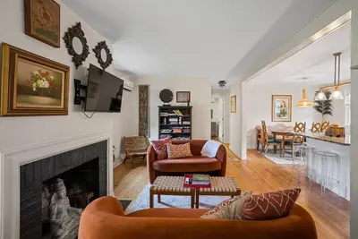 Image de Sunny & Cozy Walkable Downtown Cottage