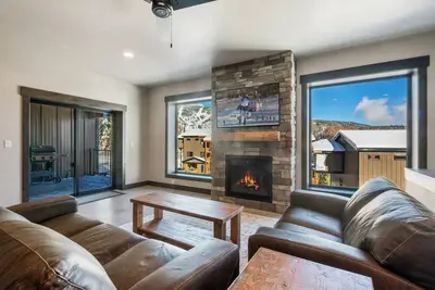 Image de Affordable Ski Luxury - 3bed 3. 5Bath new home. Heated Floors. Chef's Kitchen