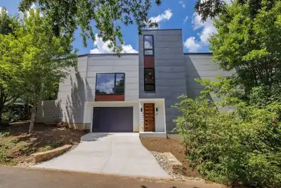 Image de Gorgeous, Modern, & Accessible Custom Home