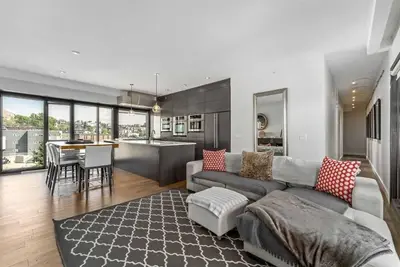 Image de Executive Penthouse with Downtown Views - 2 Br 2 Bt