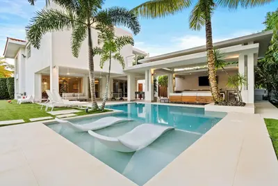 Image de Luxury stay at Villa serenity w/ private pool @ The Ritz Carlton Resort