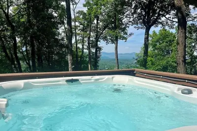 Image de Slopeside Chalet: Ski in/out+ Views+Hot Tub