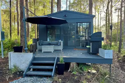 Image de Entire Coastal cabin in private setting minutes from town with ample parking