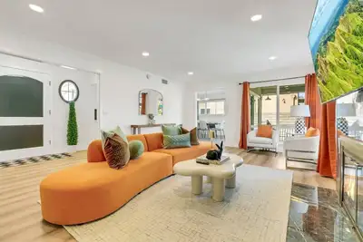 Image de Playground, MiniGolf, Themed, Pool table, 12min Disney