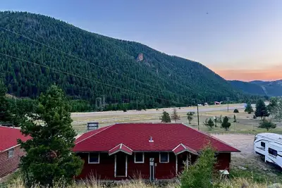 Image de Cozy Montana Cabin #1 - fully furnished 1-bedroom, in the beautiful Basin Valley