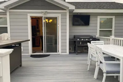 Image de Down the street from Isu. 30 min drive to lave hot spring