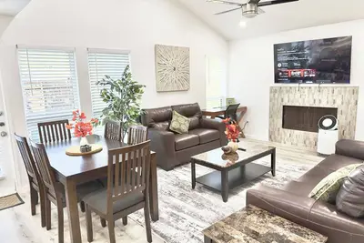 Image de Arlington Entertainment District Home Orange Door