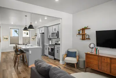 Image de Twin Suites - Walk to Coffee & Green Spaces