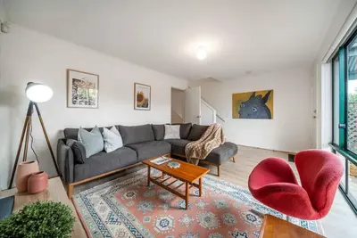 Image de Poppy on the Lane—Experience City-fringe Charm