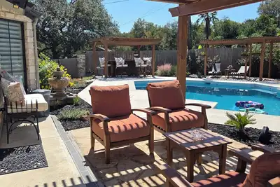 Image de Haven Getaway Inground Pool Inground Hot tub Family