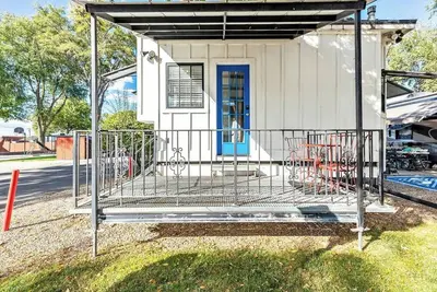 Image de Minuteman Nook | Tiny Home | Pool | 25 Mins to Slc