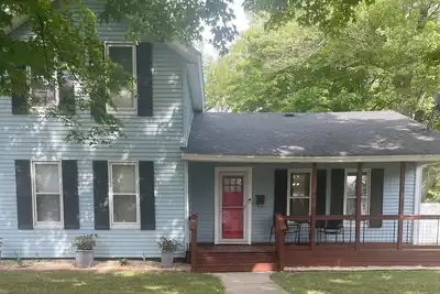 Image de 15 mins to Notre Dame; visit The Cozy Blue Haven in Niles, Mi