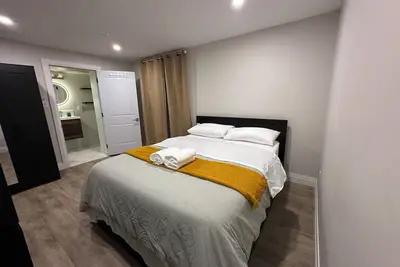 Image de Pvt bedroom & En-suite bathroom