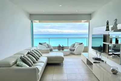Image de Appartement familial en bord de mer avec vue sur l'océan et piscine à Salinas