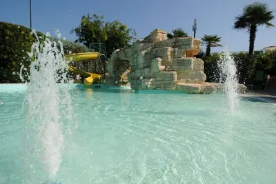 Image de Magnifique maison de vacances privée pour 5 personnes avec piscine, climatisation, Wifi et terrasse