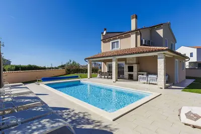 Image de Maison de vacances privée avec piscine privée, climatisation, Wifi, Tv, terrasse, animaux admis