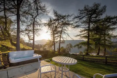 Image de Luxury waterfall cottage with private hot tub at Loch  Tay