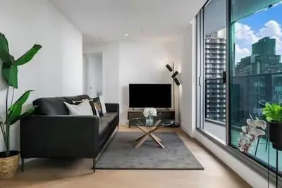 Image de Charming 2br Apt w/ Parkland & Mountain Views