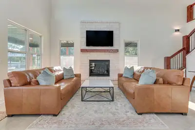 Image de New Home, Short Walk to Lake Texoma’s Sandy Shores