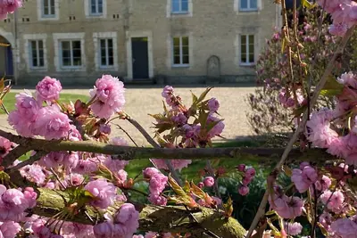 Image de maison ferme 4 chambres avec piscine et lac de pêche