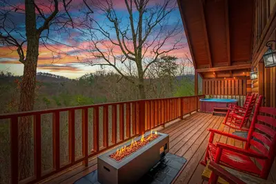 Image de Smoky Mtn Escape*Hot Tub*Fire Pit*Pool Table*Loft