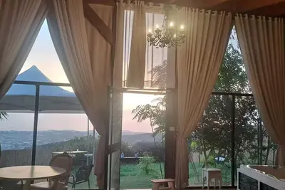 Image de Cozy cabin on the edge of the mountain