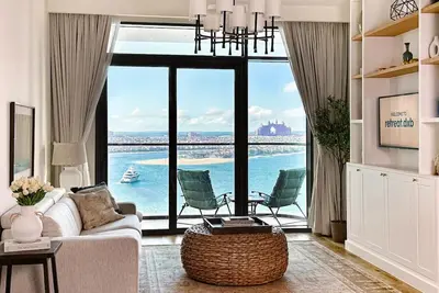 Atlantis View 1br • Beachfront Access • Balcony