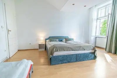 Image de Simple 2br Apt w/ Netflix near Belvedere Palace