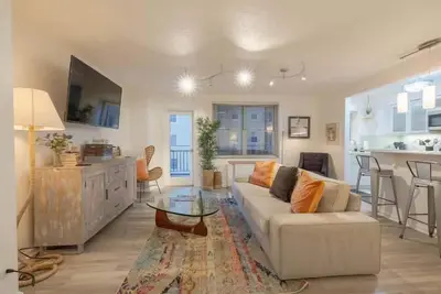 Image de 6-0 Cozy Atlanta Condo, Modern Comfort!