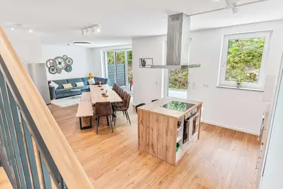 Image de LUMlFLATS: Haus mit 5 Zimmer und E-Ladestation