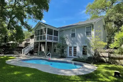 Image de Poolside Paradise Getaway - North Charleston Gem