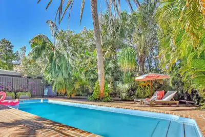 Image de \"Tosca\" Elegant Merewether Beach House with Pool