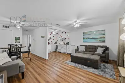 Image de 166 Oak Shores Just a short walk to the beach.