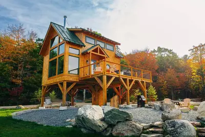 Image de treehouse in Downeast Acadia Region of Maine