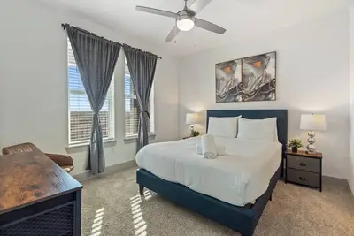 Image de Luxury 2bd/2ba Next to Airport 3848