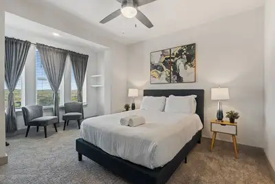 Image de Luxury 2bd/2ba Next to Airport 1849