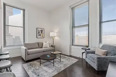 Image de Stylish Apartment w/Kitchen & Laundry in Iconic Union Station Downtown | 4 Units