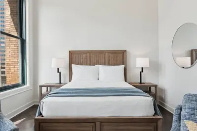 Image de Prime Business Stay | Gym & Kitchen | Steps from Cultural District | 2 Units