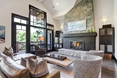 Image de New! Ski-in/Ski-out 3br+Loft Condo, Bachelor Gulch