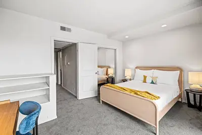 Image de Austin Loft Retreat | Pet-Friendly Comfort | Balcony w/ City Views