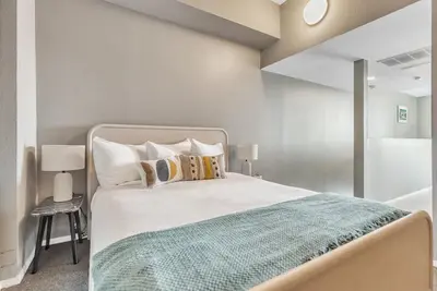 Image de 2 Loft Units in Austin | Spacious Balcony & Kitchen | Walk to Dining & Nightlife