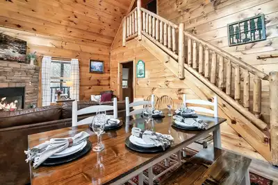 Image de Smoky Mtn Oasis - 3br Cabin, Hot Tub, Grill, Game room & Mountain Vibes