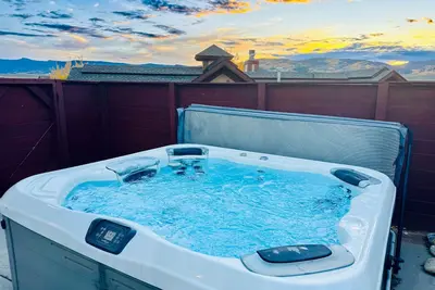 Image de 4bd+Loft 4 Ba Hot tub Firepit Ski Golf Rmnp Dog Friendly House Washer/Dryer