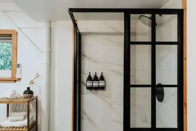 Image de Rock Pine Cabin - Wooded 5 acre Retreat!