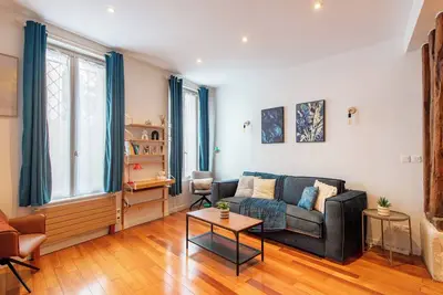 Image de Designer flat in vibrant Belleville near the metro