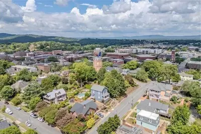 Image de Fully beautifully restored ventage home next to the Historic Clock Tower in Rome