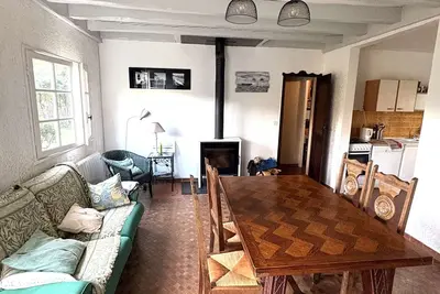 Image de Villa au Calme avec Grand Jardin, Proche Commerces