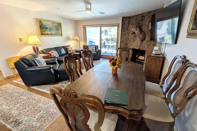 Image de Spacious Condo w/ Free WiFi, Parking, Heated Pool, Hot Tubs, Skier Shuttles